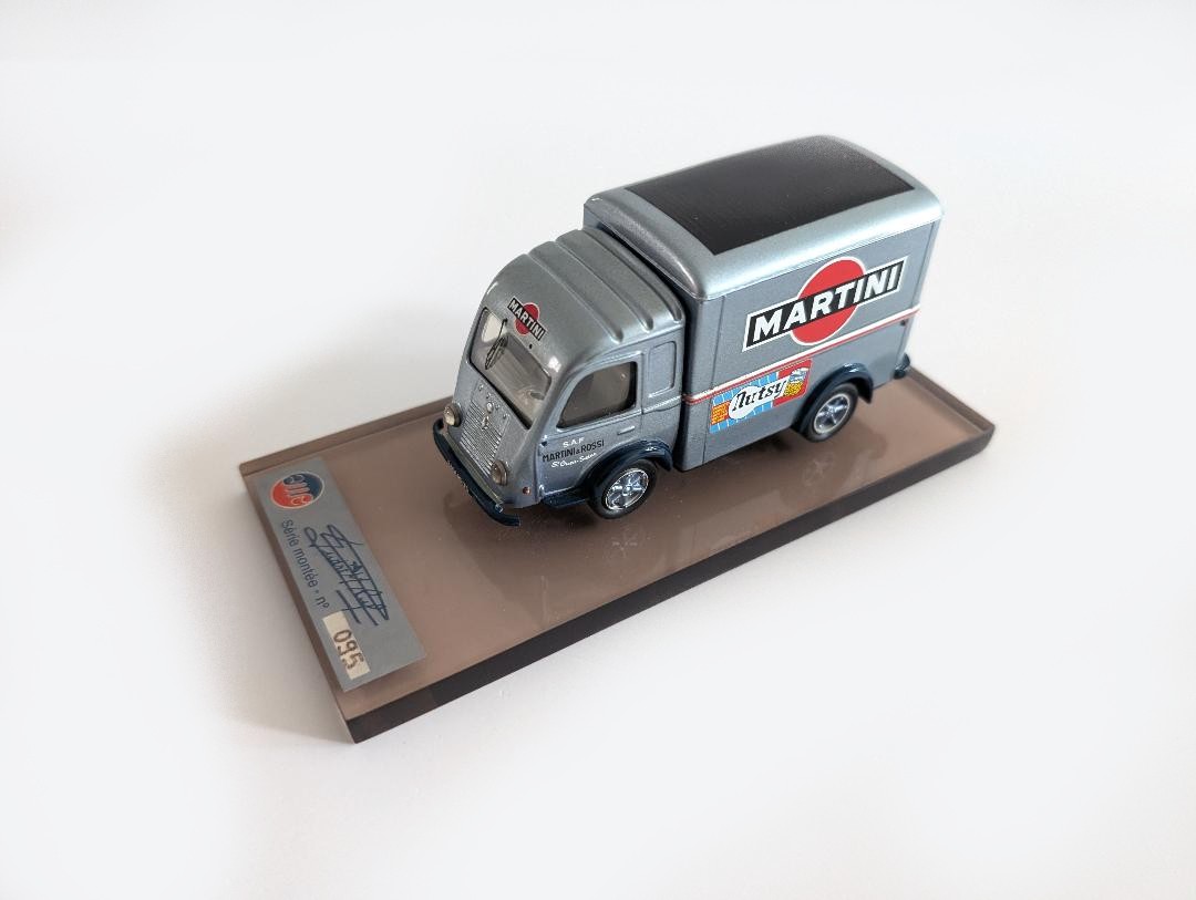 AM Ruf : Renault "1000Kg" Martini - missing mirrors